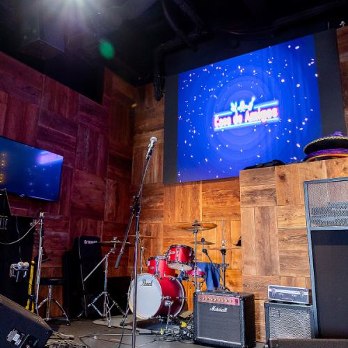 생 밴드 연주에 둘러싸인 엔터테인먼트 스폿은 어떻습니까 ◎