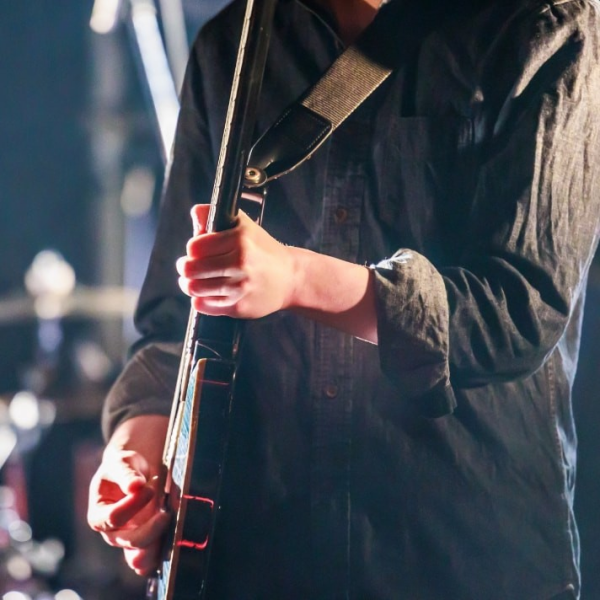 我们营造温馨如家的氛围,让来自世界各地的人们都能像家人一样相聚。您可以一边享用正宗的墨西哥美食和饮品,一边欣赏现场乐队从傍晚到深夜的精彩演出。您还可以登上舞台,在卡拉OK环节尽情歌唱,乐队会在后台为您伴奏。无论是与朋友聚餐、情侣约会,还是观光旅行,这里都是您的理想之选。