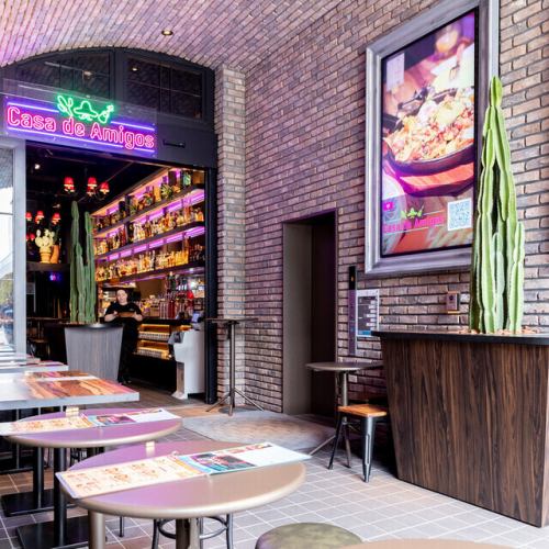 【오픈 테라스 석】 라이브 감 넘치는 특등석은 각별 ♪ 기분 좋은 바람을 느끼면서 가게의 열기와 활기를 피부로 느낄 수있는 개방적인 특등석입니다!