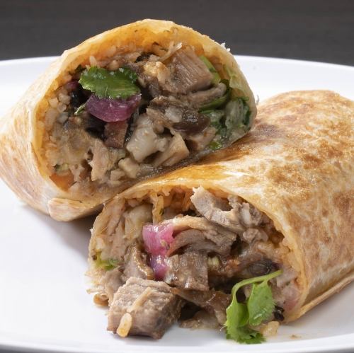 ブリトー スアデロ(牛肉の煮込み)