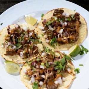 タコス スアデロ(牛肉の煮込み)<3pcs>