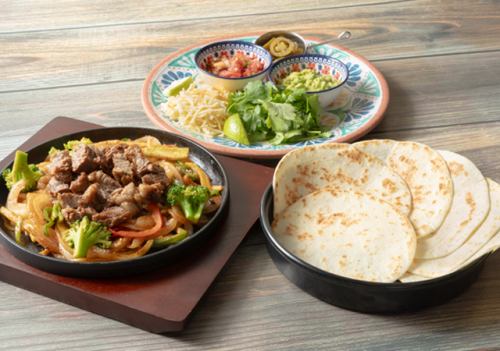 【1辛】ファフィータ スアデロ(牛肉の煮込み)