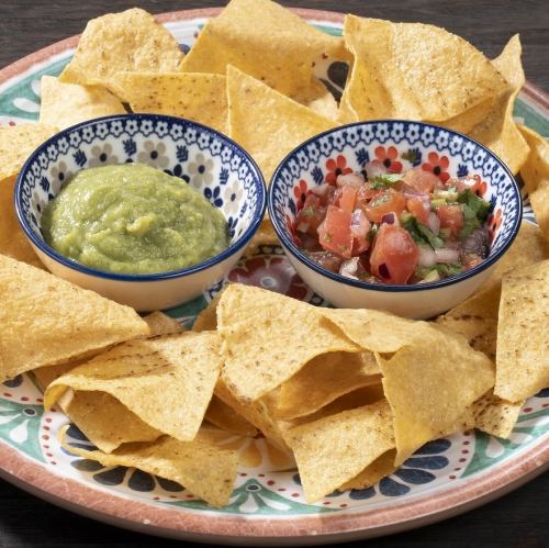 【一辛】サルサ&ワカモレ&チップス Salsa&Guacamole&Chips