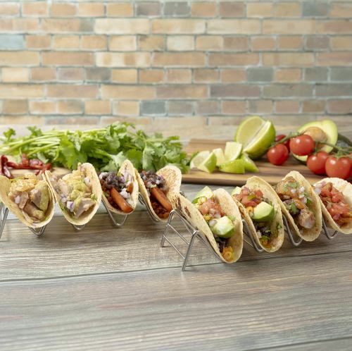 수제 토르티야를 사용한 정통 타코