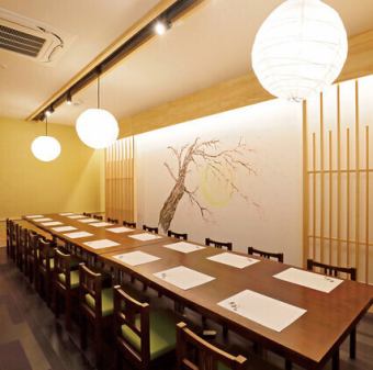 会食・接待といったビジネスシーン、慶事・記念日・誕生日といった華やかなおお集りなどにピッタリな完全個室です。