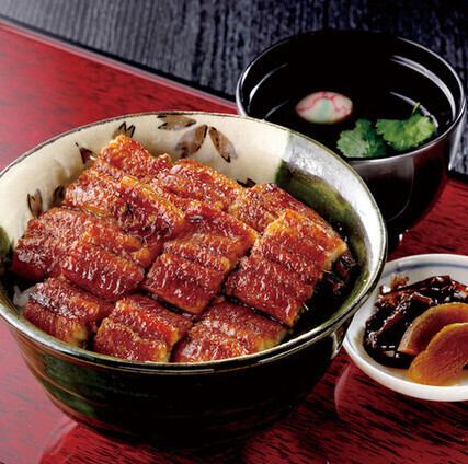 【うな丼 上】ボリューム満点な炭火焼きうなぎを頬張る幸せ!ランチでも人気のメニューです