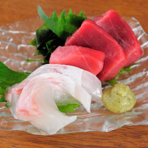 Assortment of 2 types of sashimi