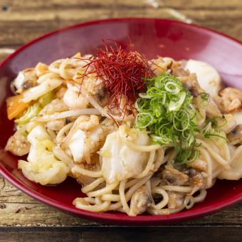 Seafood garlic fried noodles