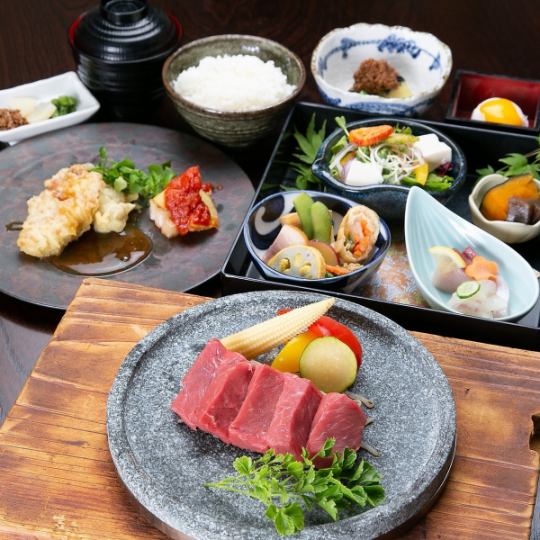 ≪Aoi Course≫ 8 dishes including 2 types of fresh fish, stone-grilled beef loin, etc. + 1 drink included 3850 yen Cake change OK!Saturday/Sunday/Holidays