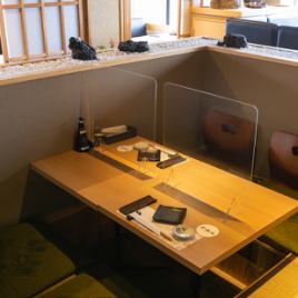 [Horigotatsu座位]所有座位都安裝了隔板。您可以在享受開放感的同時享受私人空間。也適合小型聚會，最多可容納2人。