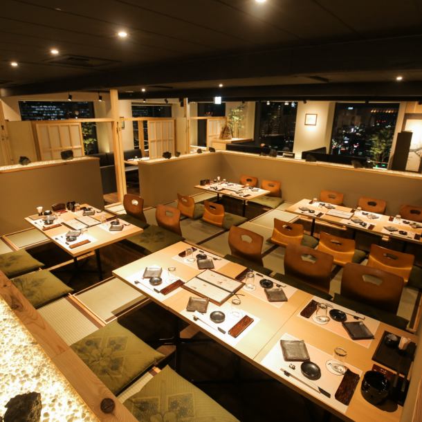 The sunken kotatsu seats are perfect for small dinner parties of 2-6 people, and can also accommodate banquets of up to 20 people. These seats are perfect for a wide range of occasions, such as after-work meals, weekend lunches, or get-togethers with old friends!