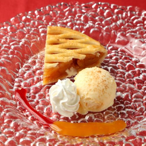 アップルパイとシナモン風味のバニラアイス