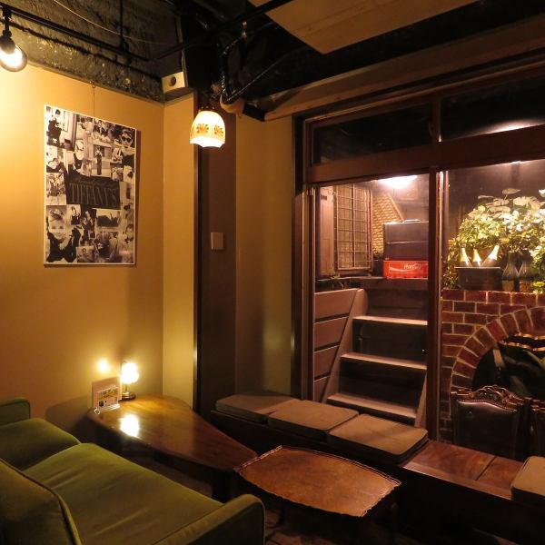 A relaxed atmosphere with an antique interior.Please use it according to various scenes such as wedding second party, charter party, date, girls' party, joint party etc. ♪ Projector equipped ◎ 15 people or more ~ charter OK!