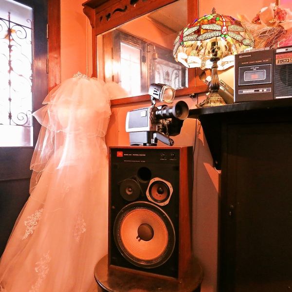 Interior that sticks to the stylish interior ◎ A white dress is displayed at the entrance! We are waiting for consultation of the wedding after party and video shooting ♪