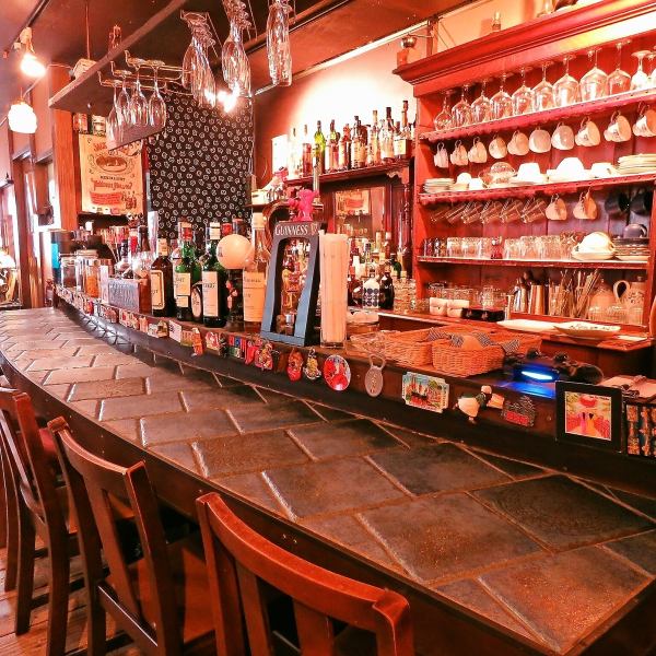 We also have counter seats with a wide variety of liquor lined up! Even one person is welcome ★ How about a little drink on your way home?