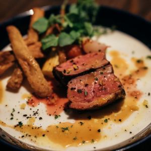 鴨胸肉の薪グリル~柑橘ガストリックソース~