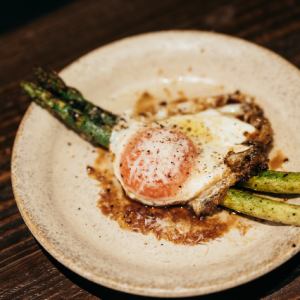 アスパラの薪グリル~目玉焼きチーズ仕立て~