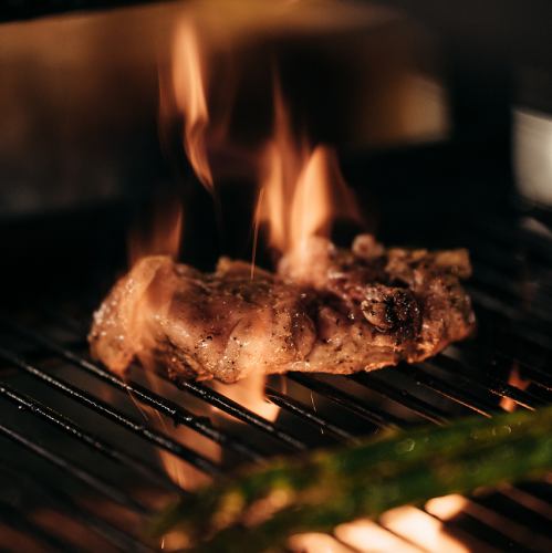 焼きも燻しも自在に【薪グリル】