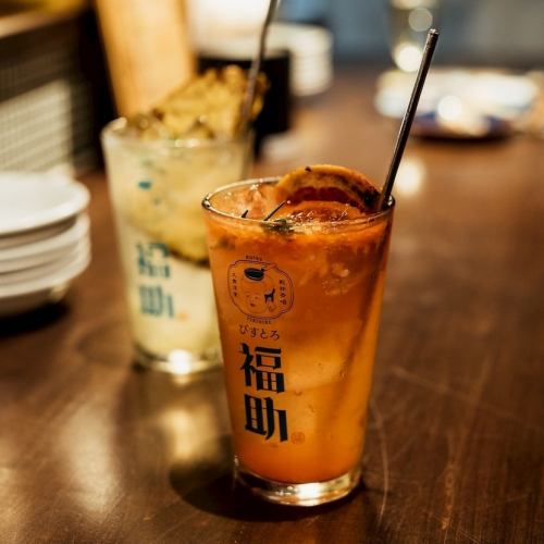 薪で焼いた新鮮なフルーツを使用した、フルーツサワー