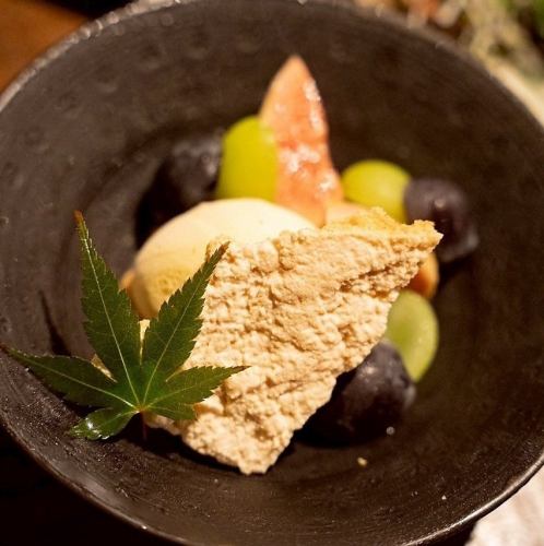 自家製バニラアイスと季節のフルーツ