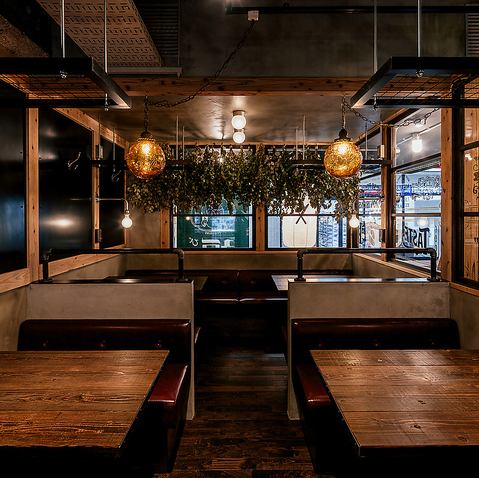 オシャレな内観とお料理、オリジナルドリンクでおもてなし。