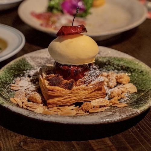 姫林檎のホットアップルパイ ～自家製バニラアイス～