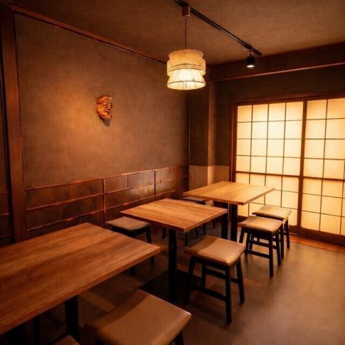 大人数でのご宴会には、奥フロアの貸切がおすすめです!最大36名様まで収容可能で、会社のお集まりやイベントの打ち上げなど、周囲を気にせず一体感のあるパーティーをお楽しみいただけます。四条烏丸で広々とした空間を独占できる贅沢なプランです。詳細については、ぜひお気軽にお電話にてお問い合わせください。