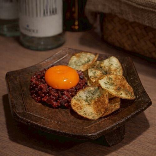 馬肉タルタル生ジャガチップス
