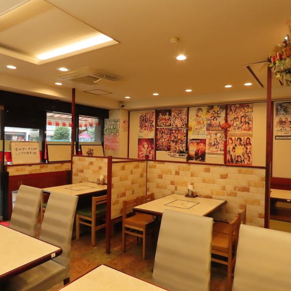 座席はテーブル席と小上がりの座敷が用意され、どちらも落ち着いた色合いで統一。居心地の良い空間を感じられます。また、店内には招き猫や七福神などどこか懐かしく、心が和む雰囲気に包まれます♪店内の明るさや座席の配置にも配慮されており、グループでも一人でも利用しやすいのが魅力です！