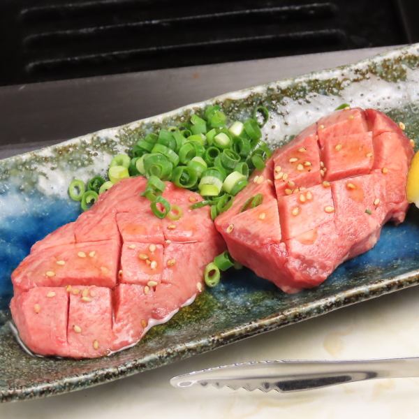 贅沢な厚みと柔らかさの【厚切り牛タン】