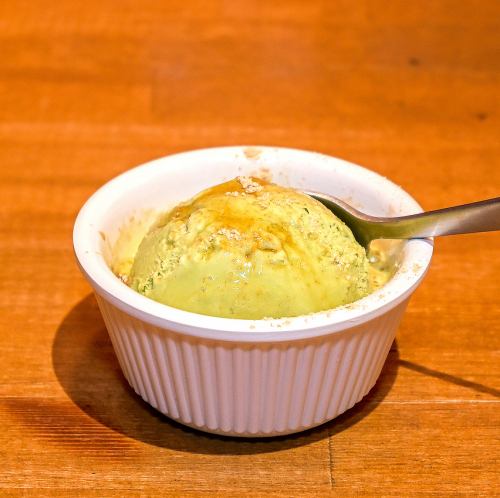 Matcha and kinako ice cream