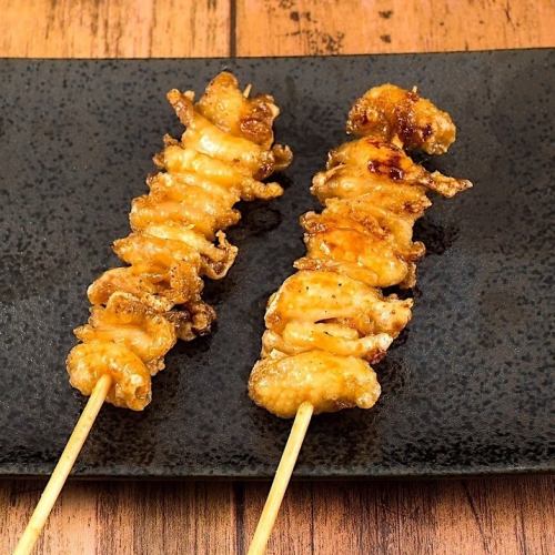 Chicken skin skewers (2 pieces)