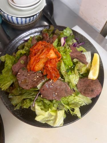 牛タンチョレギサラダ(仙台牛タン入り)