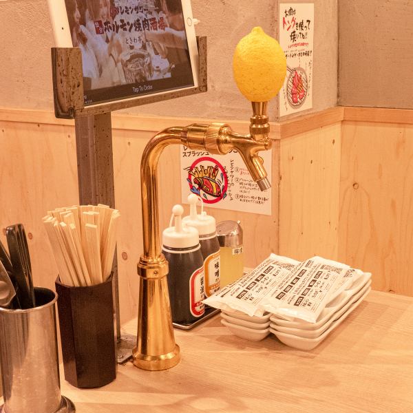 一卓に一台ロースターを完備しているほか、全席にサーバーも備えております。飲みながら、自分で注げる楽しさがあると好評です♪ 