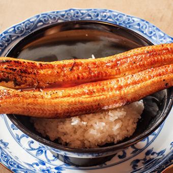 土日の昼はうなぎをご提供!静岡県浜名湖で育まれた良質な鰻を、一尾まるごと♪ 3500円~