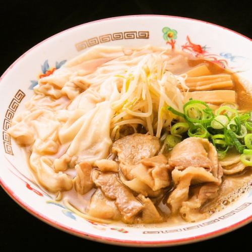 徳島ラーメン黄系の《支那そば》