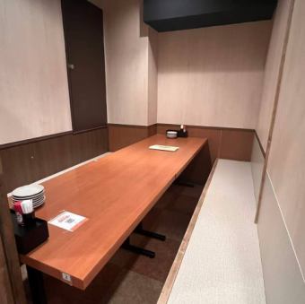 ２F　8名様用半個室席です