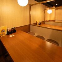 ２F　６名様用半個室席です