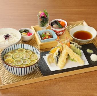 Seasonal tempura and sudachi cold soba set