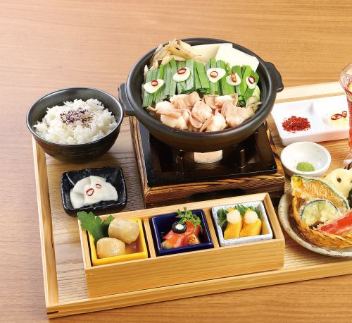 国産牛のもつ小鍋膳