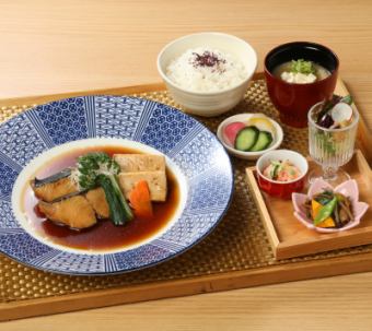【平日ランチ限定】季節の煮魚御膳
