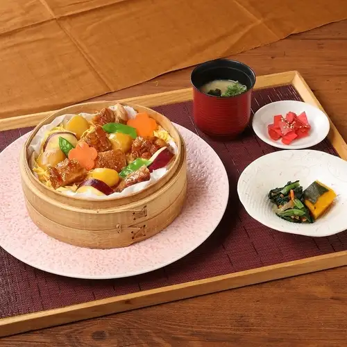Autumn-colored steamed rice set with chestnuts, sweet potatoes, and young chicken.