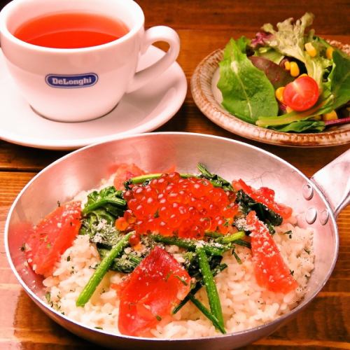 Japanese-style risotto with broiled salmon and salmon roe