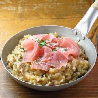 Truffle-flavored ham and mushroom oil risotto