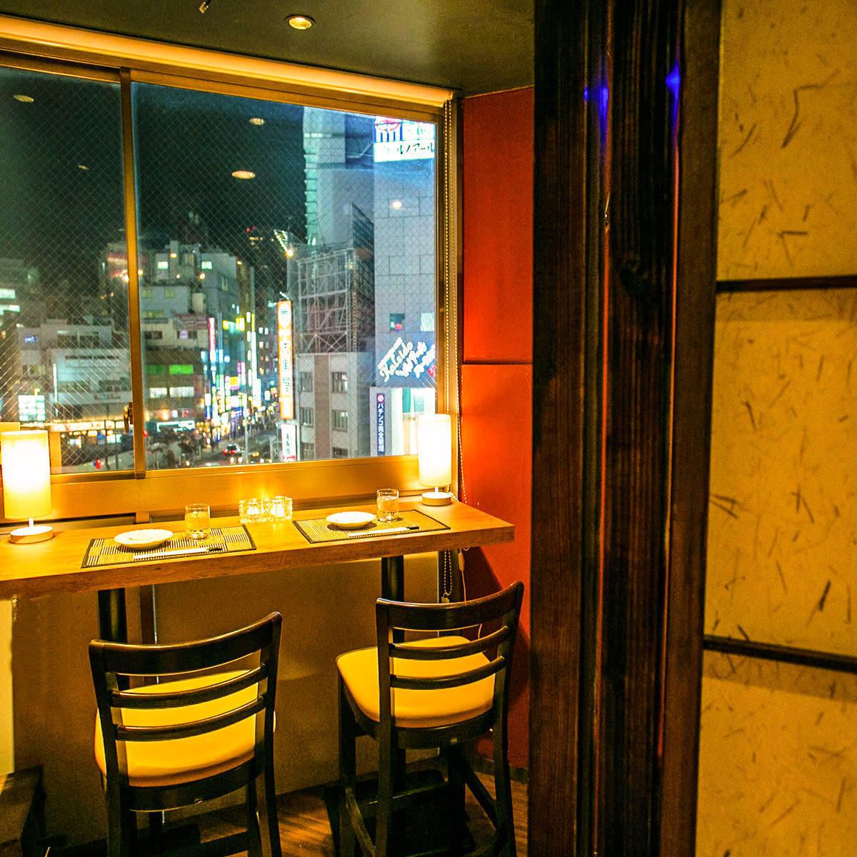 There is a couple seat with a view of the night view! Perfect for a date in Shinjuku or a birthday♪