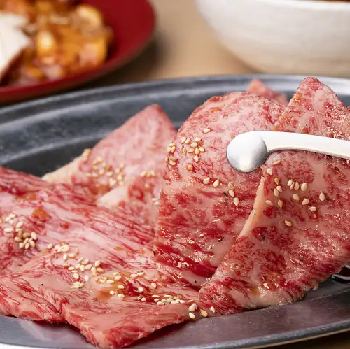 We are committed to freshness and will provide you with freshly cut meat!!