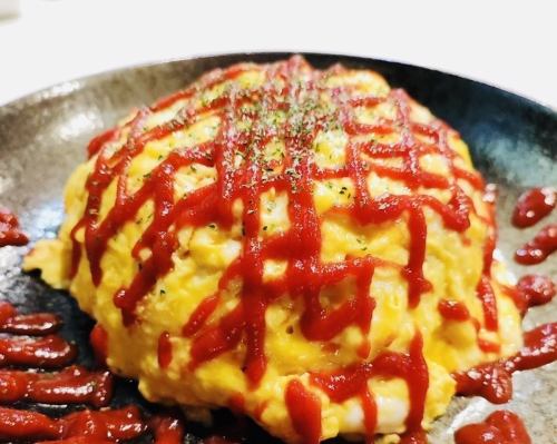 You can eat hearty authentic omelet rice for just 700 yen!