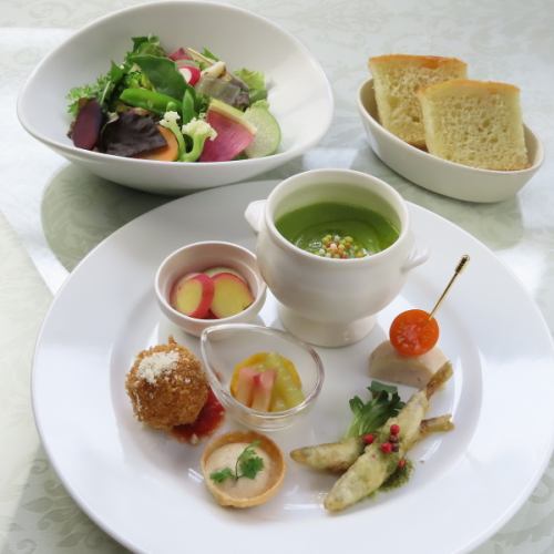 30-item salad soup lunch *Weekdays only