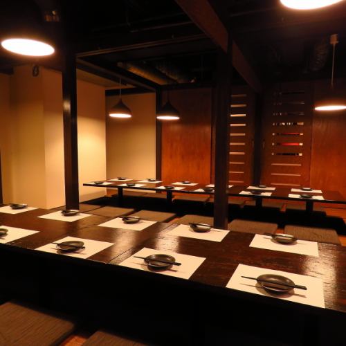 <p>【最大100名様まで個室宴会OK！】すすきの駅近くの好立地！歓送迎会、会社宴会、女子会、合コン…etc.どんなお集まりも個室へご案内♪洗練された和空間はインテリアに目が無い女性にも大好評♪ 85名様以上で貸切のご相談も承ります。</p>