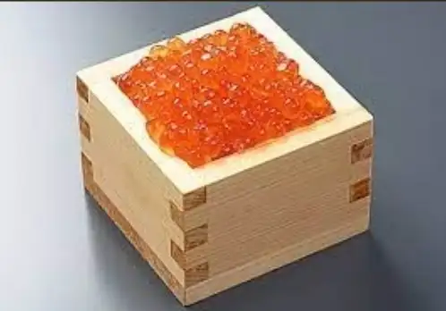 Salmon roe served in a wooden box